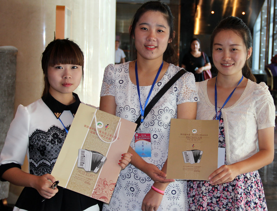 Li Xue, Liu Yaning, and Tong Xin