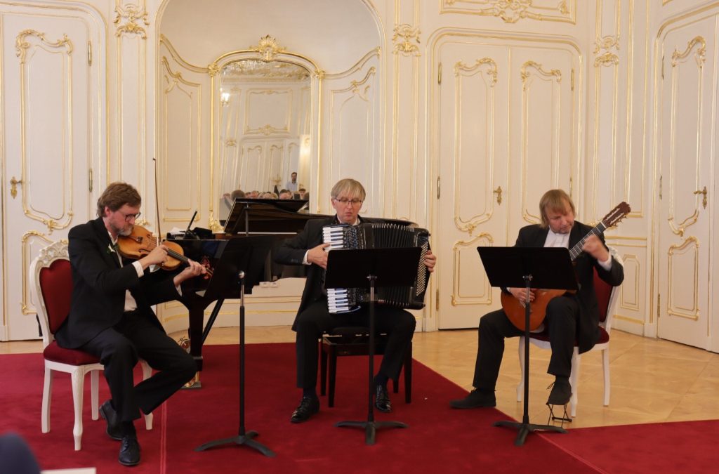 PRAGUE WEDDING