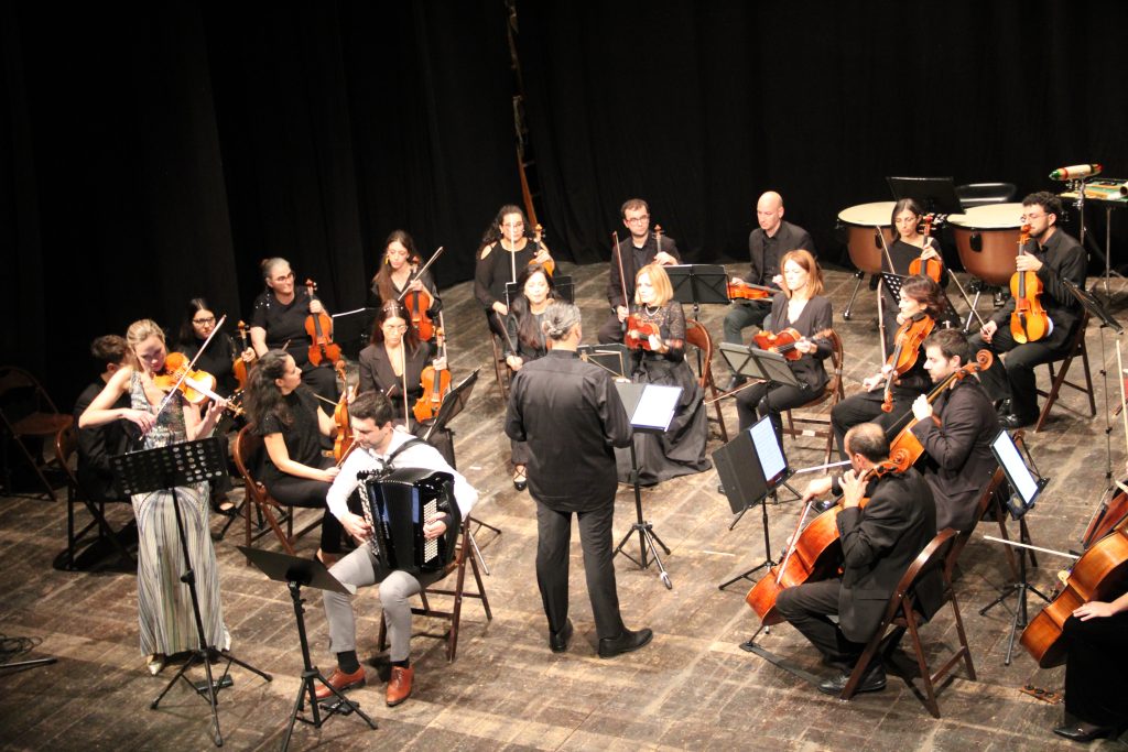 Momir Novakovic (accordion), Mari Poll (violin), Musici Lirienses string orchestra.