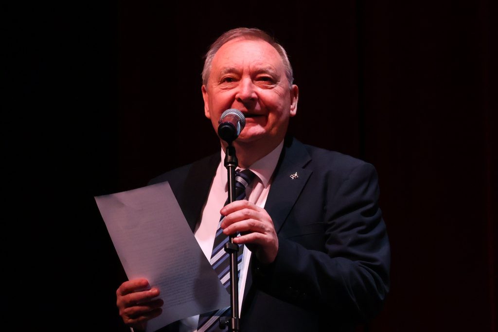 Harley Jones, NZAA Vice-President reading Citation