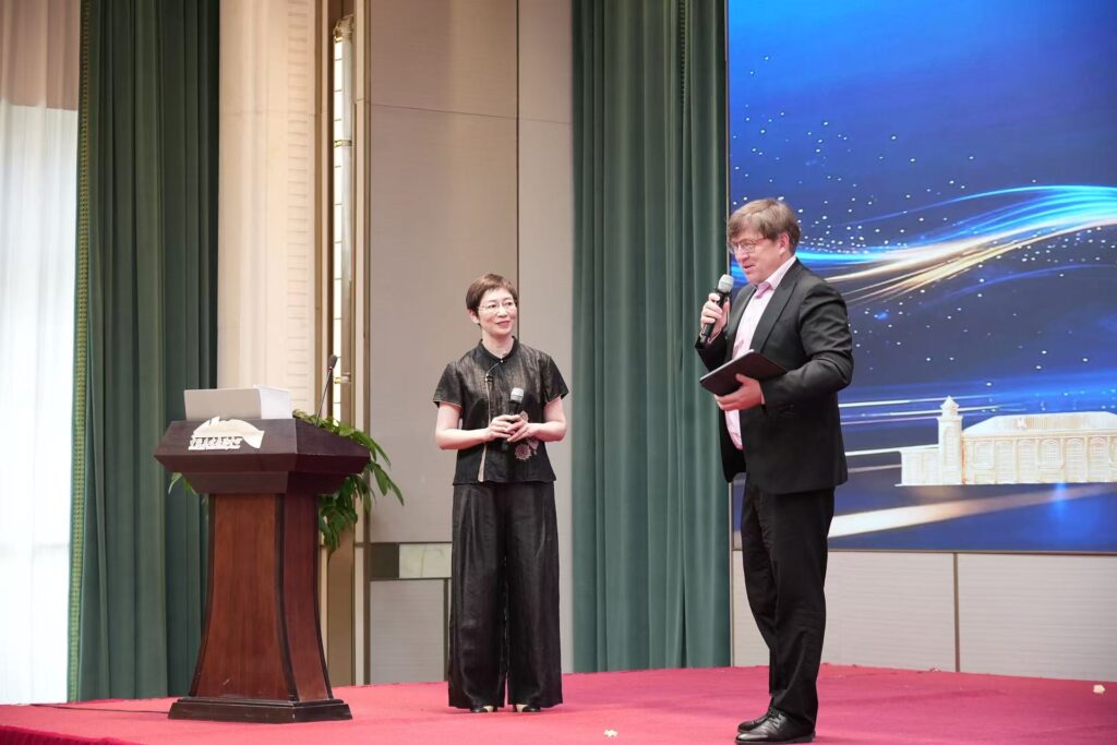 Crystal Wang moderator, Alexander Selivanov