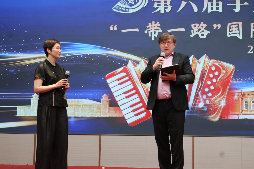 Crystal Wang moderator, Alexander Selivanov