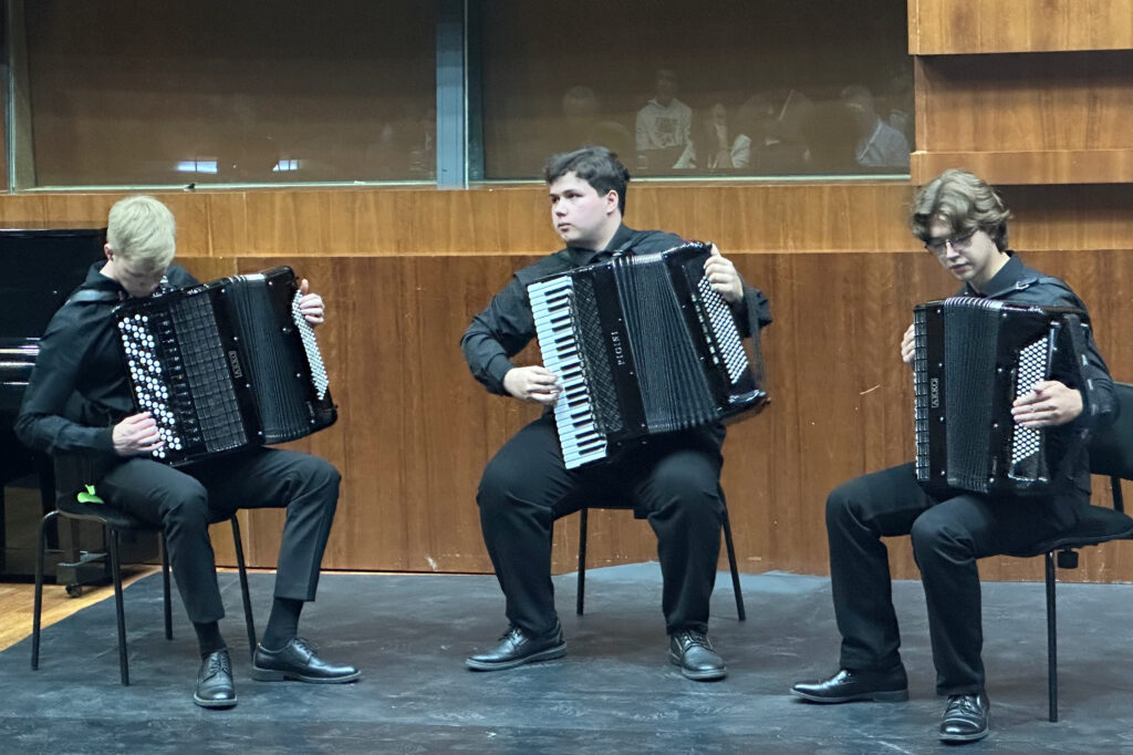 Trio Grotesque