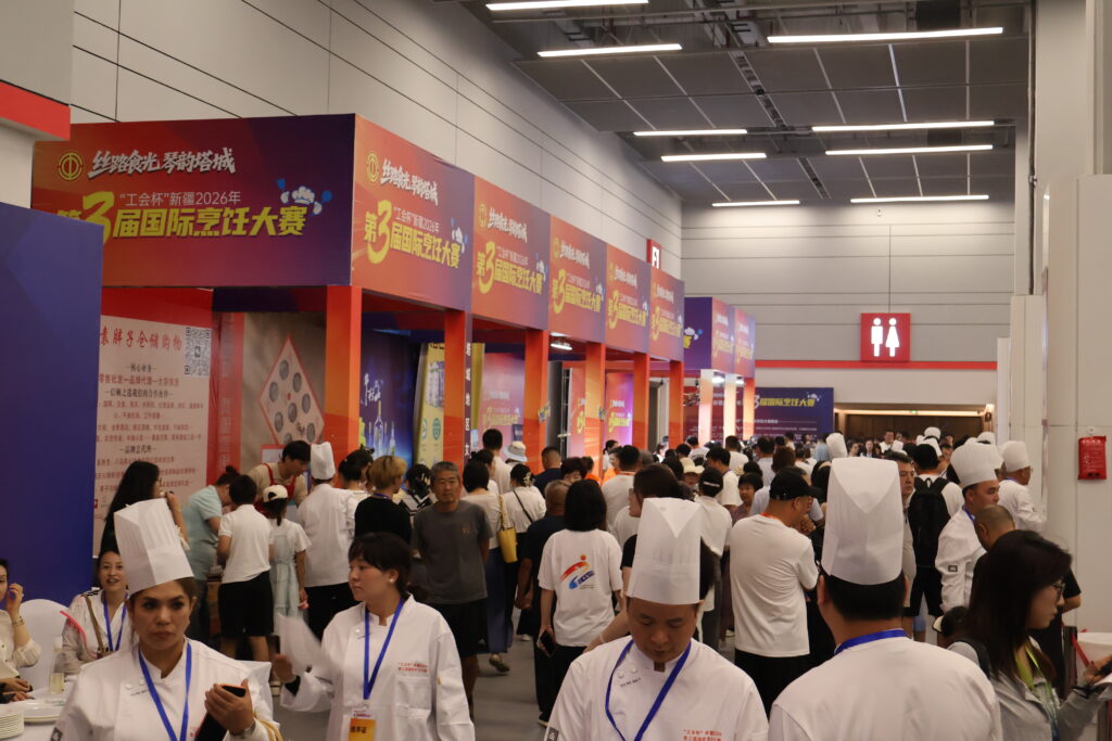 lots of chefs working