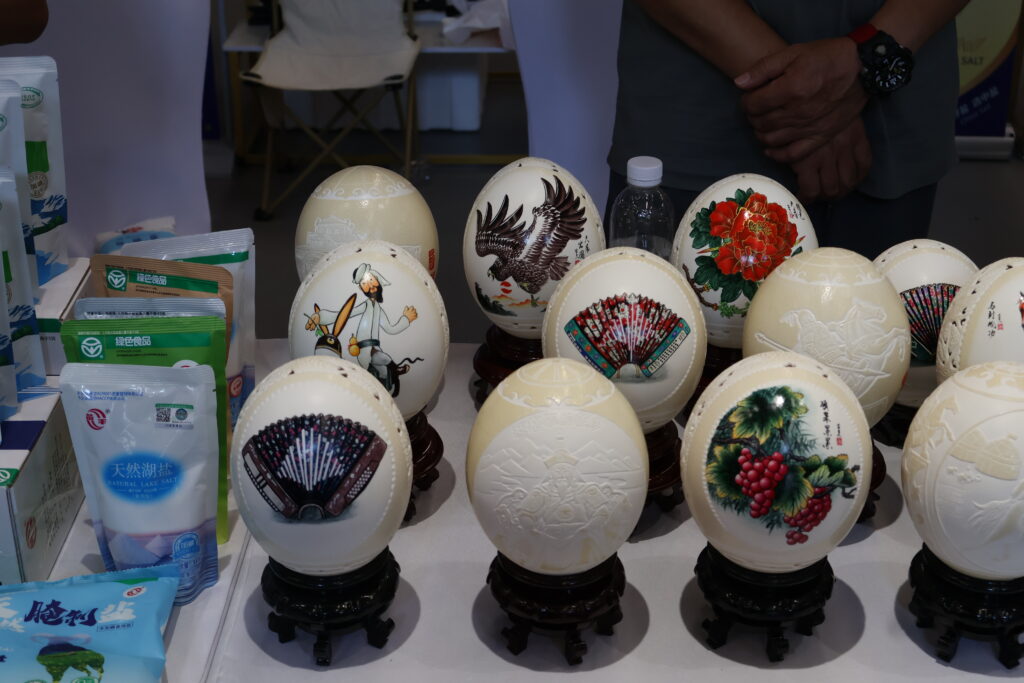 Ostrich eggs with accordion pictures