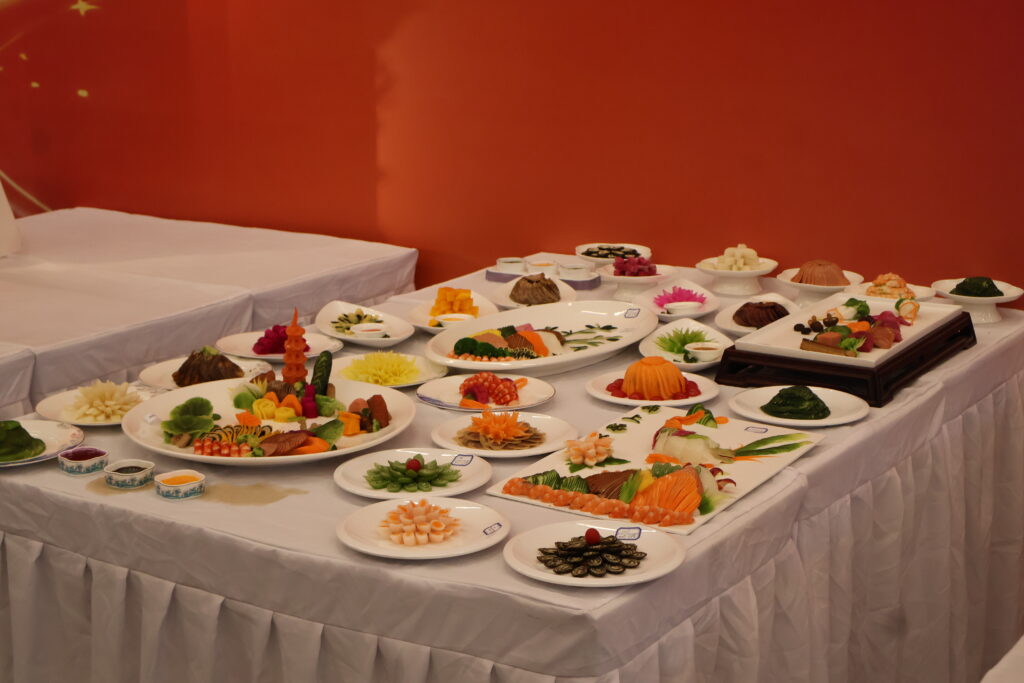 food dishes display