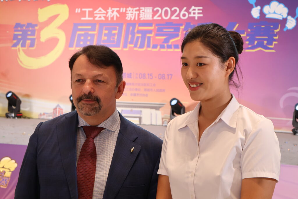 Mirco Patarini with the event organiser