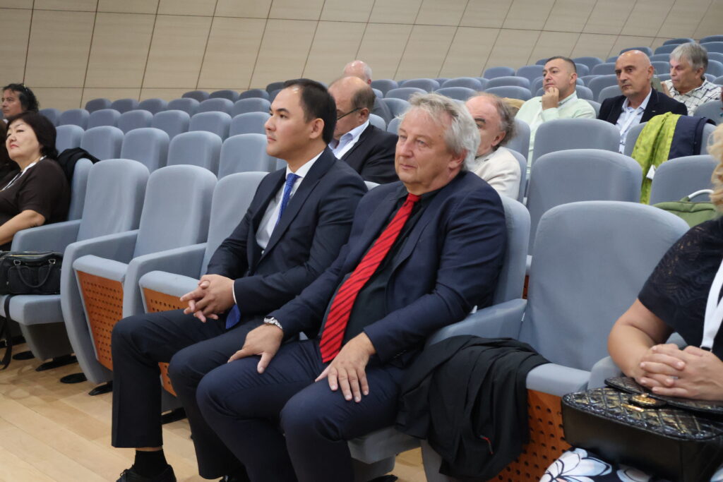 delegates and deputy manager of QAZQQ