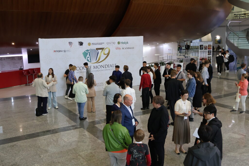 candidates and teachers waiting in the foyer