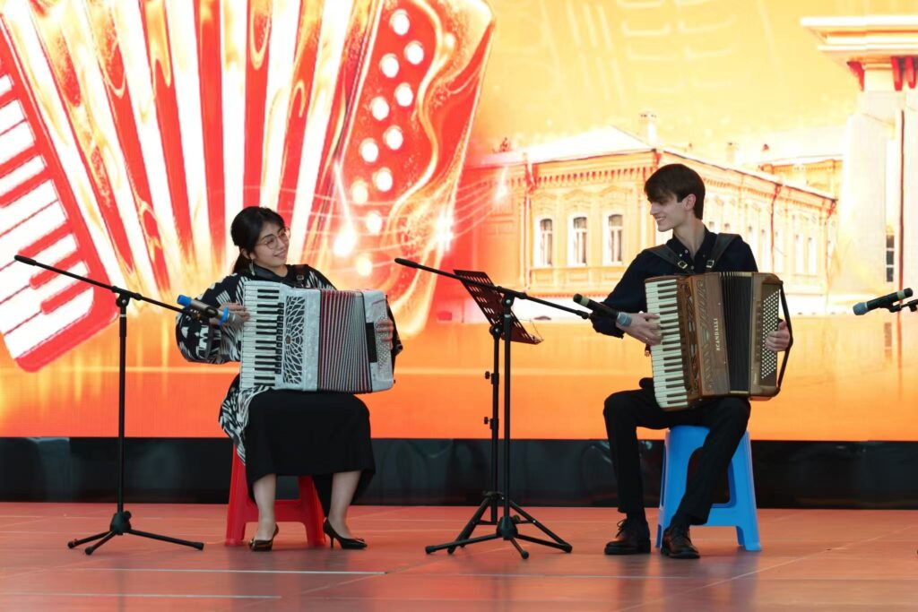 Orzubonu Nurulloeva, Nikita Kuznetsov